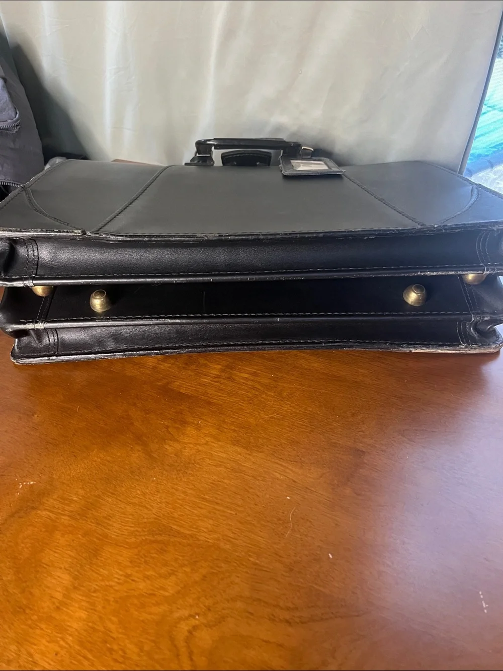Atlas sleek black